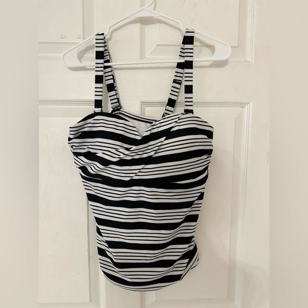 Catalina Women’s Black‎ And White Striped Swimsuit Top Only- size 1X